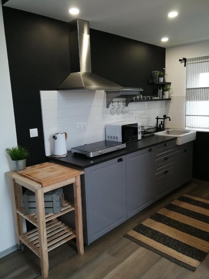 Апартаменты Studio Apartman Hana Дрежник Град Экстерьер фото